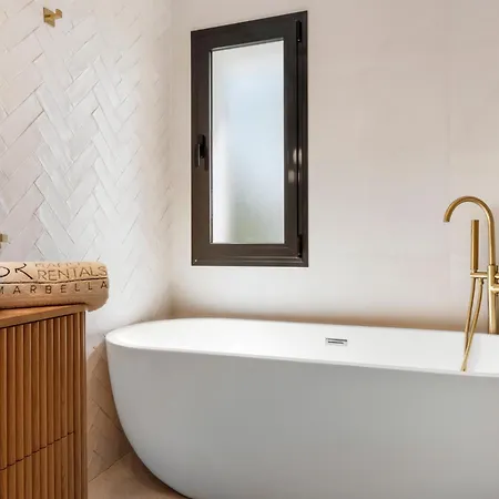 Byron, Private Pool, Walking Distance To Puerto Banus Marbella